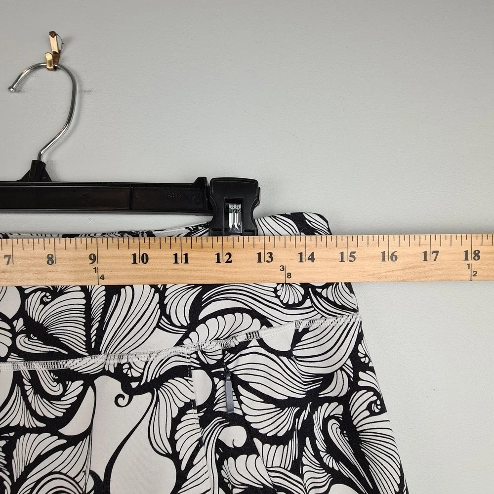 Title Nine Pull On‎ Skirt Black White Swirls Small Golf Pocket Granola Outdoor